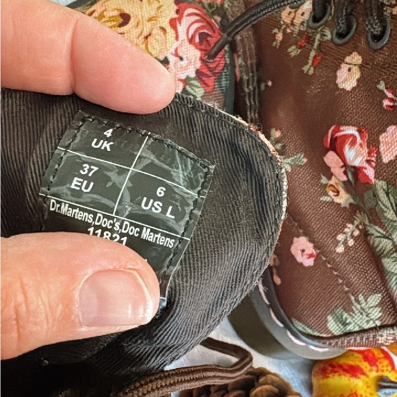 Dr. Martens floral combat boots 🌸🌹 - Picture 6 of 6